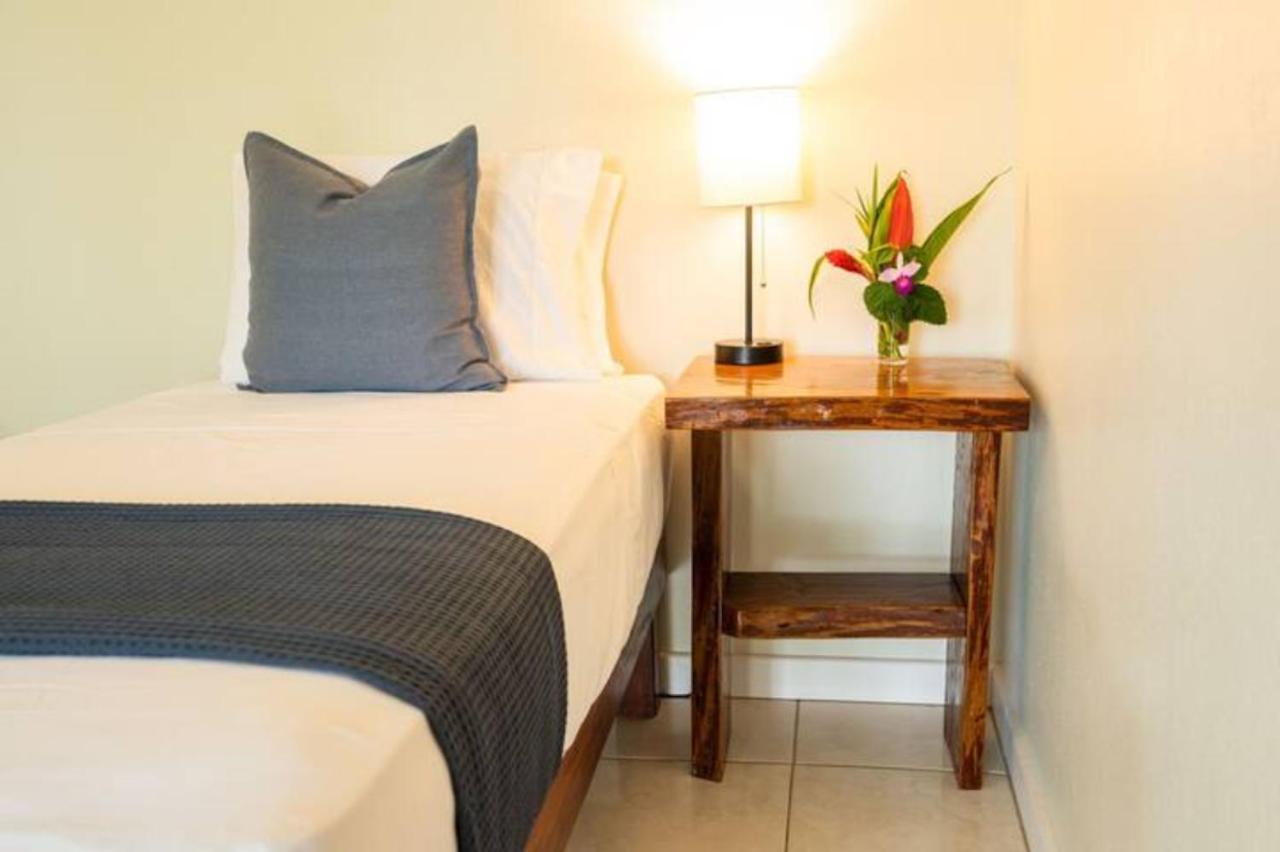 Bed and Breakfast Casa Marlin Бокас-дель-Торо Экстерьер фото